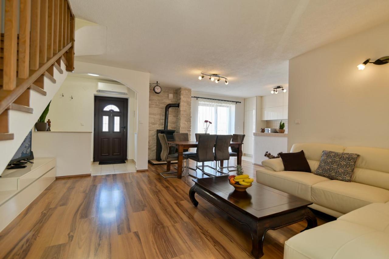 Apartman Ciciliani โตรกีร์ ภายนอก รูปภาพ