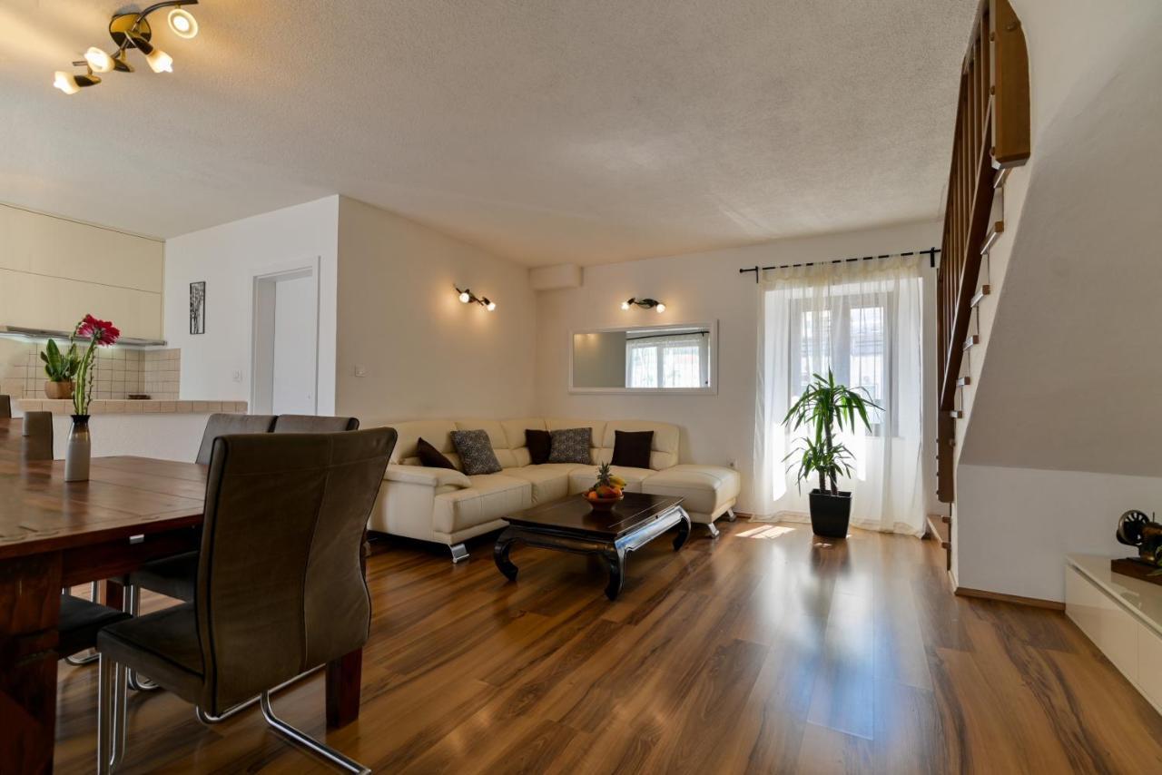Apartman Ciciliani โตรกีร์ ภายนอก รูปภาพ