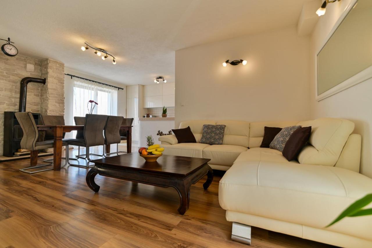 Apartman Ciciliani โตรกีร์ ภายนอก รูปภาพ