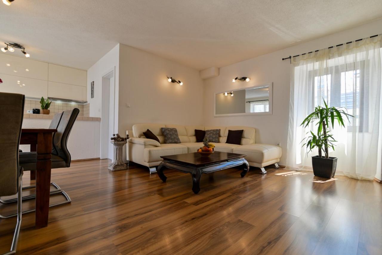 Apartman Ciciliani โตรกีร์ ภายนอก รูปภาพ